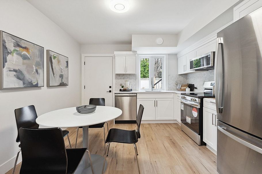 1330 W 15th Street North Vancouver, BC - 15