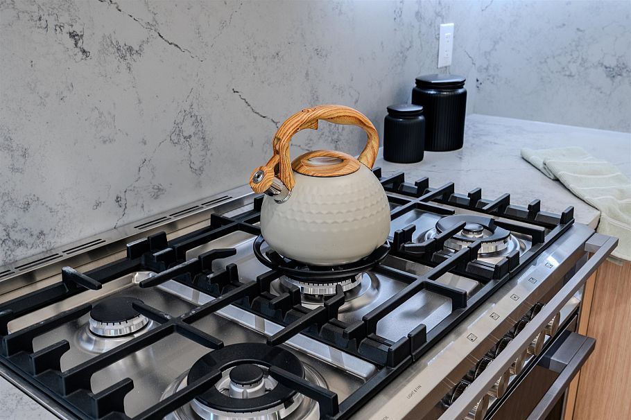 2 3576 E Pender Street Vancouver, BC - 14