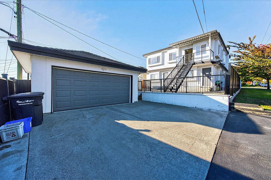 392 E 63rd Avenue Vancouver, BC - 38