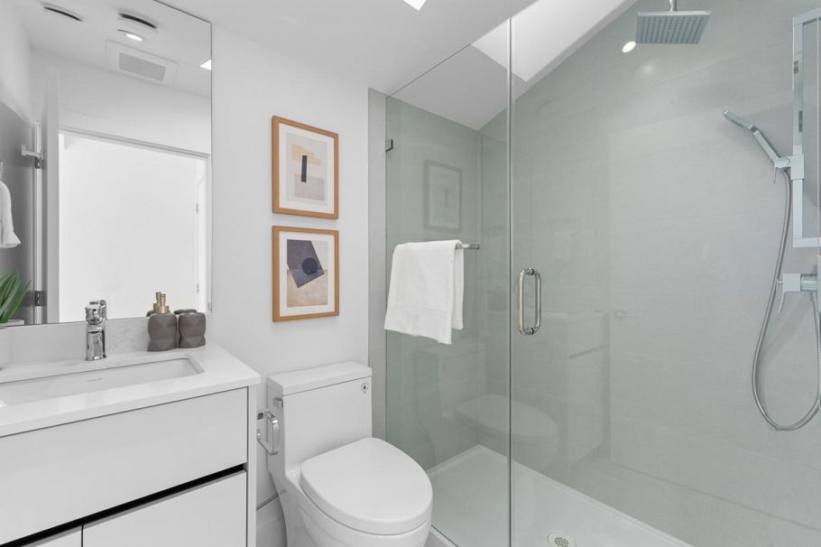 1 1315 W 64th Avenue Vancouver, BC - 17