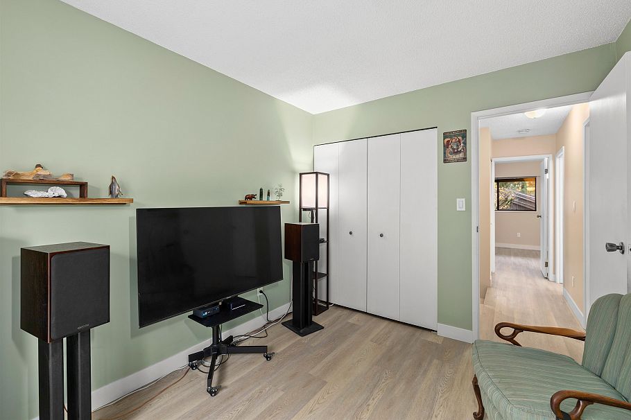 1998 Purcell Way North Vancouver, BC - 24