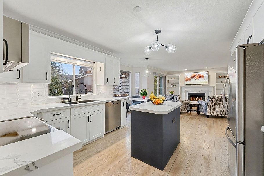 2890 Tempe Knoll Drive North Vancouver, BC - 6