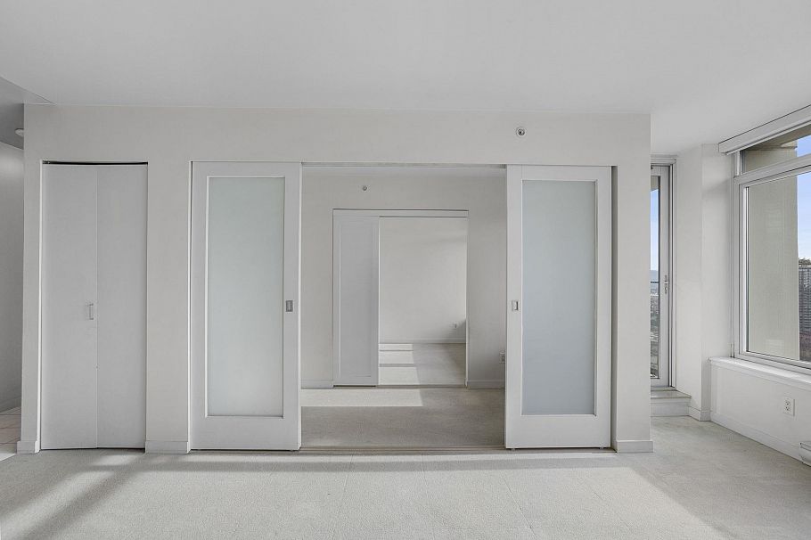 2613 610 Granville Street Vancouver, BC - 5