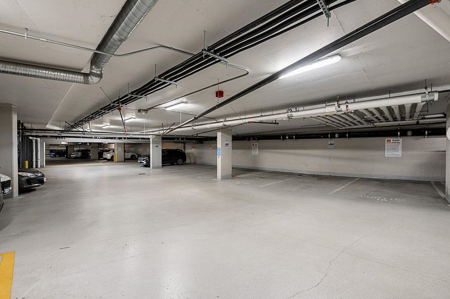 2106 1550 Fern Street North Vancouver, BC - 32