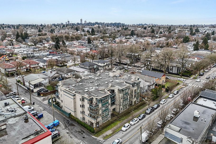 206 688 E 16th Avenue Vancouver, BC - 32