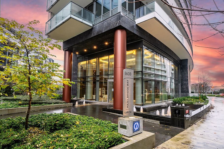 582 8608 Hazelbridge Way Richmond, BC - 3