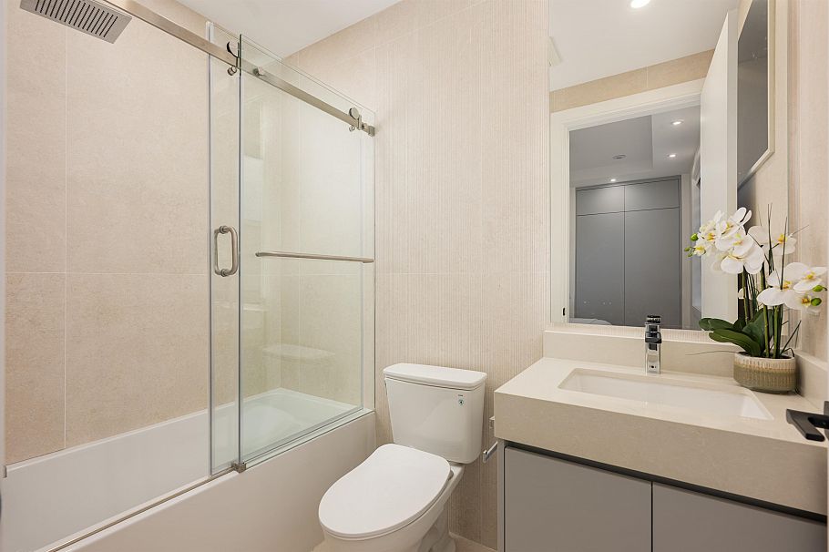 3711 W 24th Avenue Vancouver, BC - 25