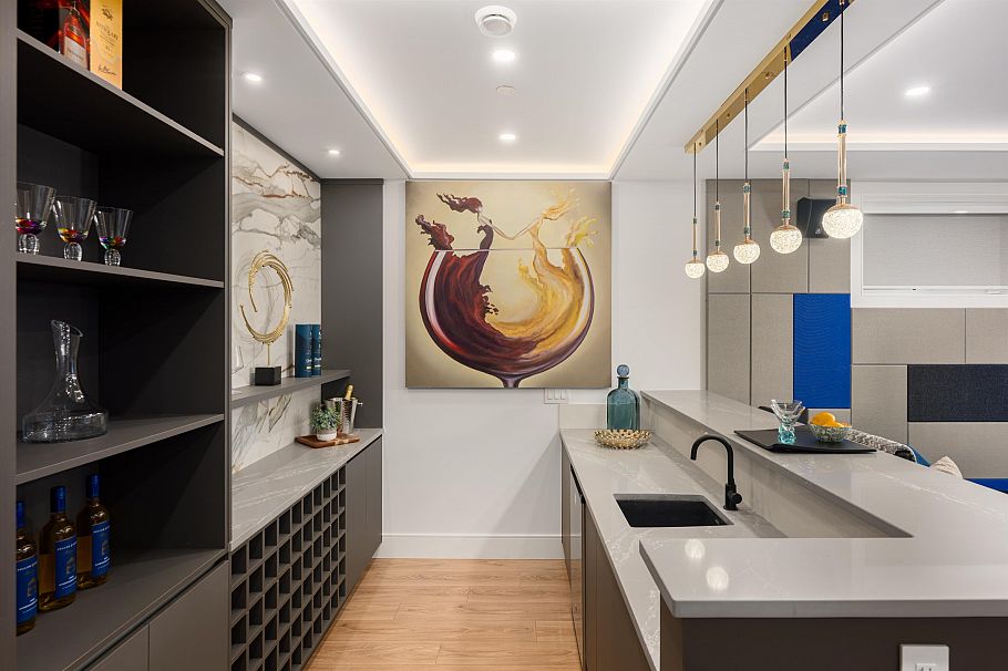 3711 W 24th Avenue Vancouver, BC - 32