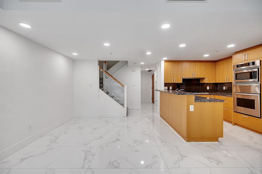 TH31 1277 W Cordova Street Vancouver, BC - 20