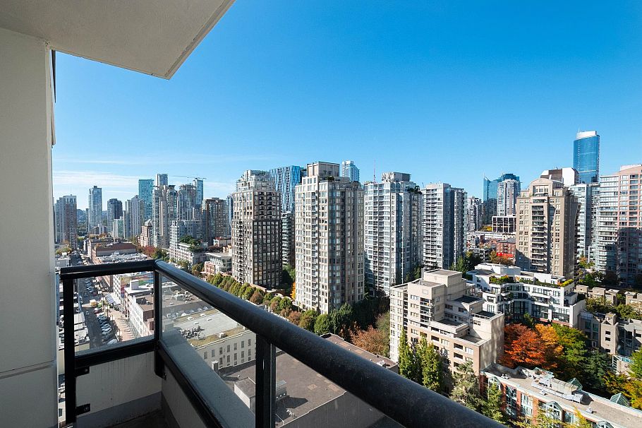 2201 977 Mainland Street Vancouver, BC - 4