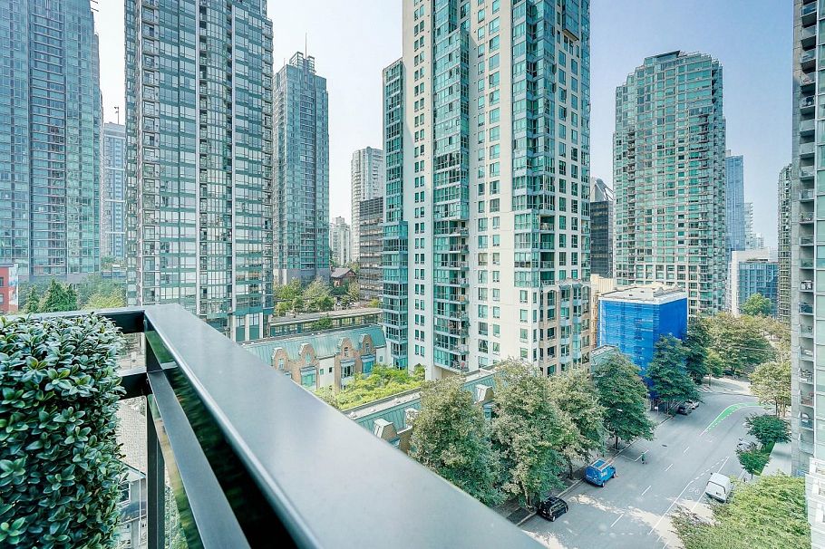 903 1211 Melville Street Vancouver, BC - 14