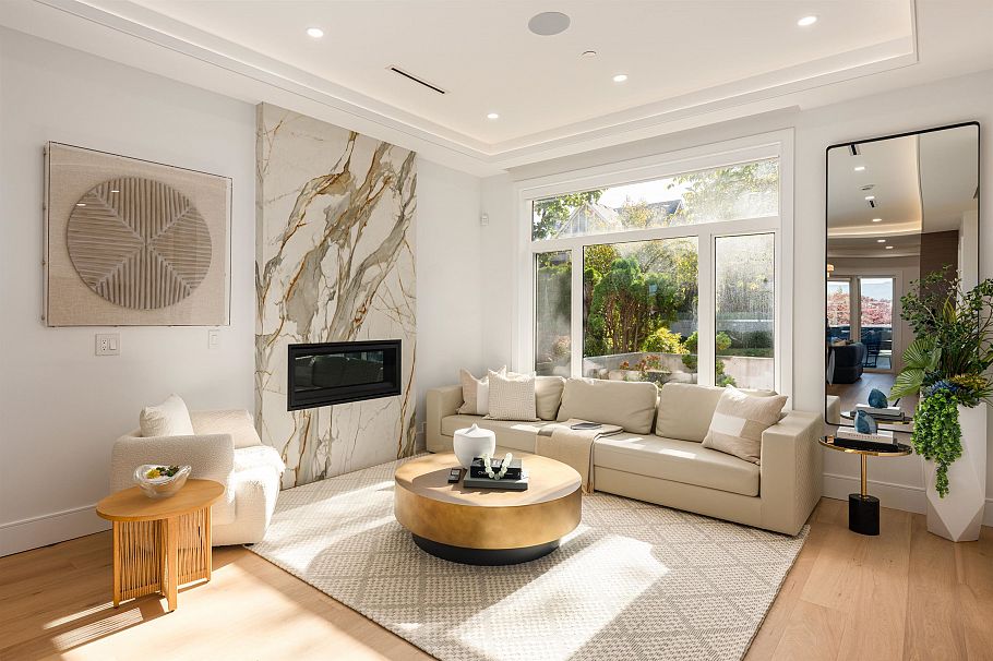 3711 W 24th Avenue Vancouver, BC - 9