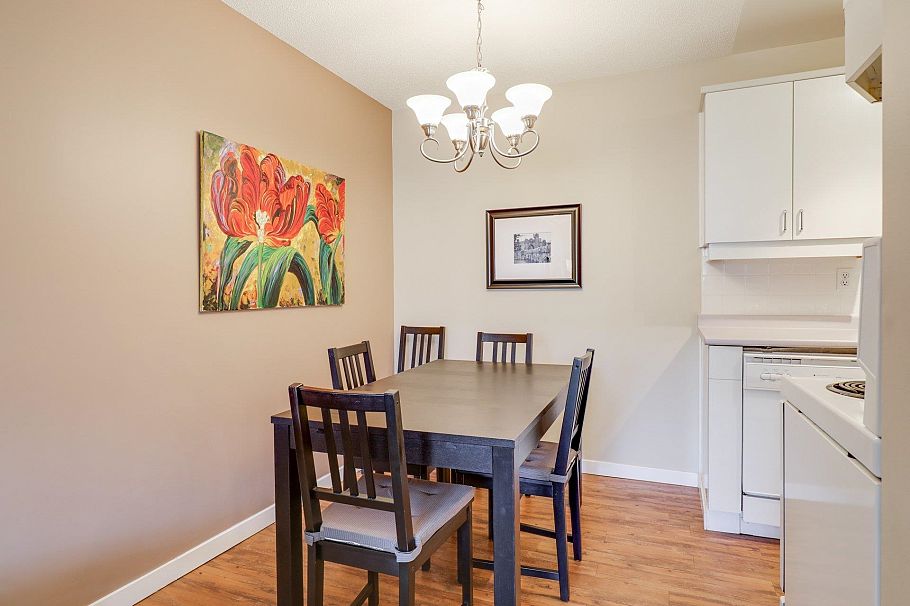 302 330 E 1st Street North Vancouver, BC - 11