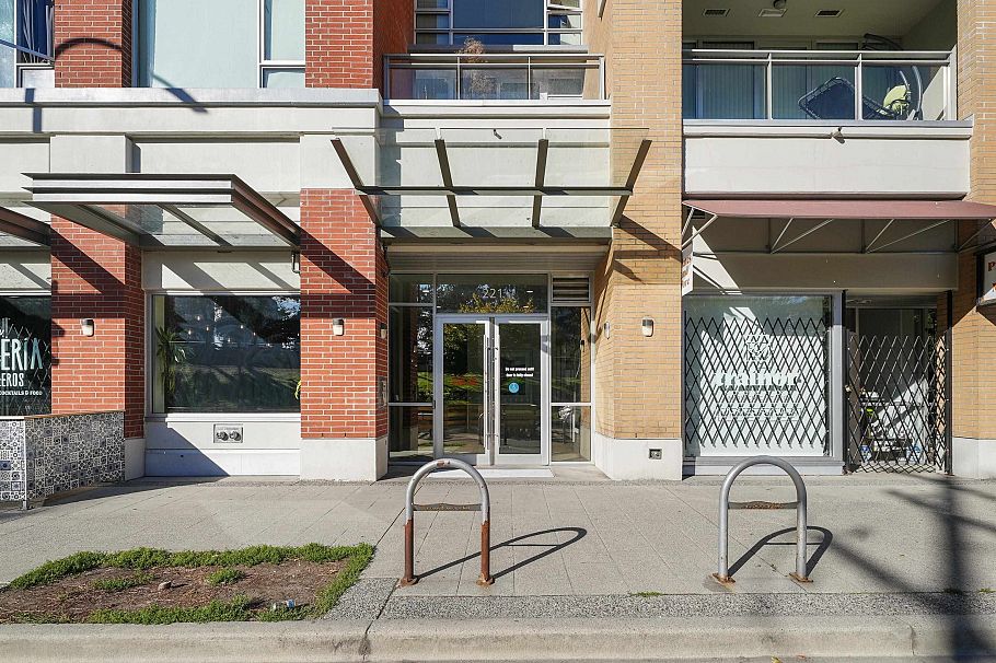 715 221 Union Street Vancouver, BC - 1