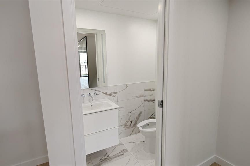 901 239 Keefer Street Vancouver, BC - 2