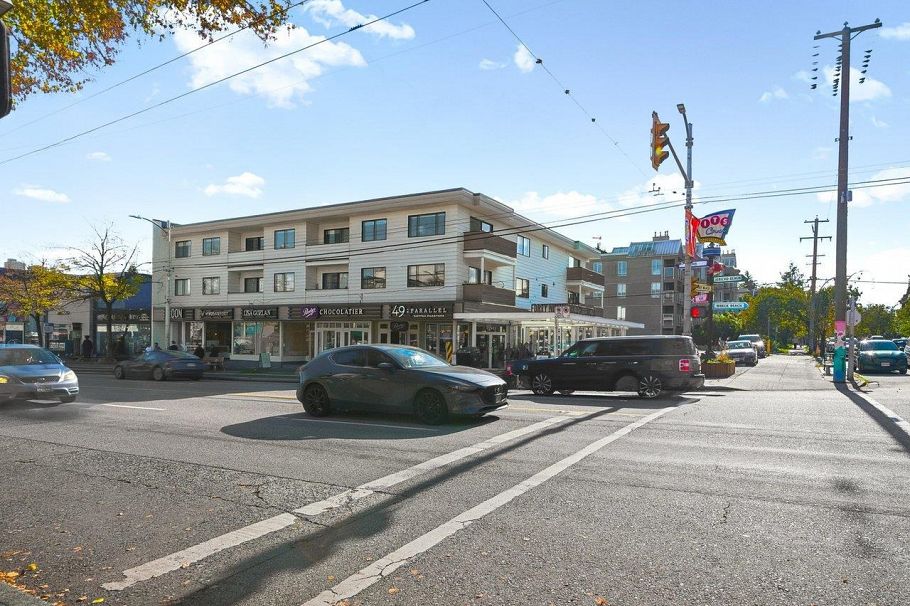 311 2121 W 6th Avenue Vancouver, BC - 24