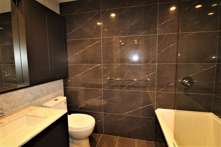 206 5733 Alberta Street Vancouver, BC - 5