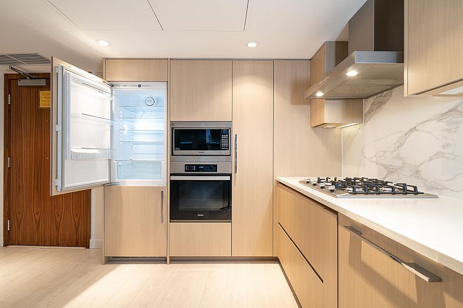 582 8608 Hazelbridge Way Richmond, BC - 12