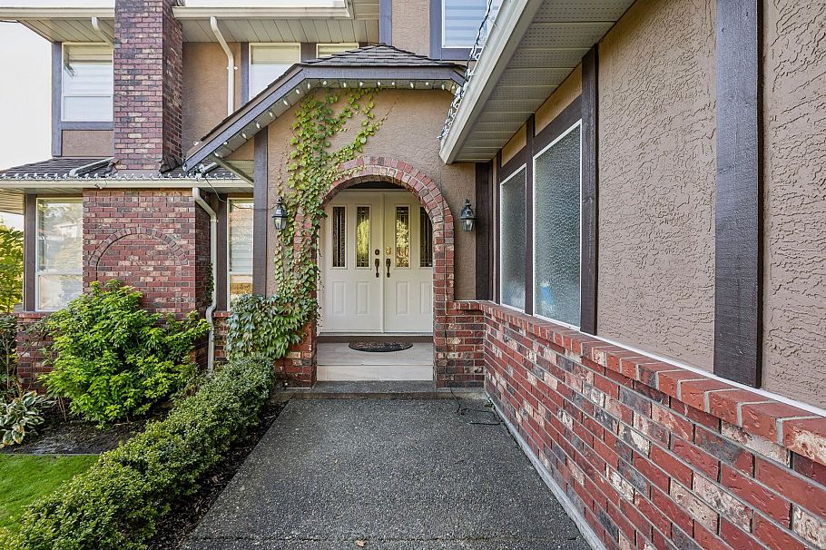2890 Tempe Knoll Drive North Vancouver, BC - 3