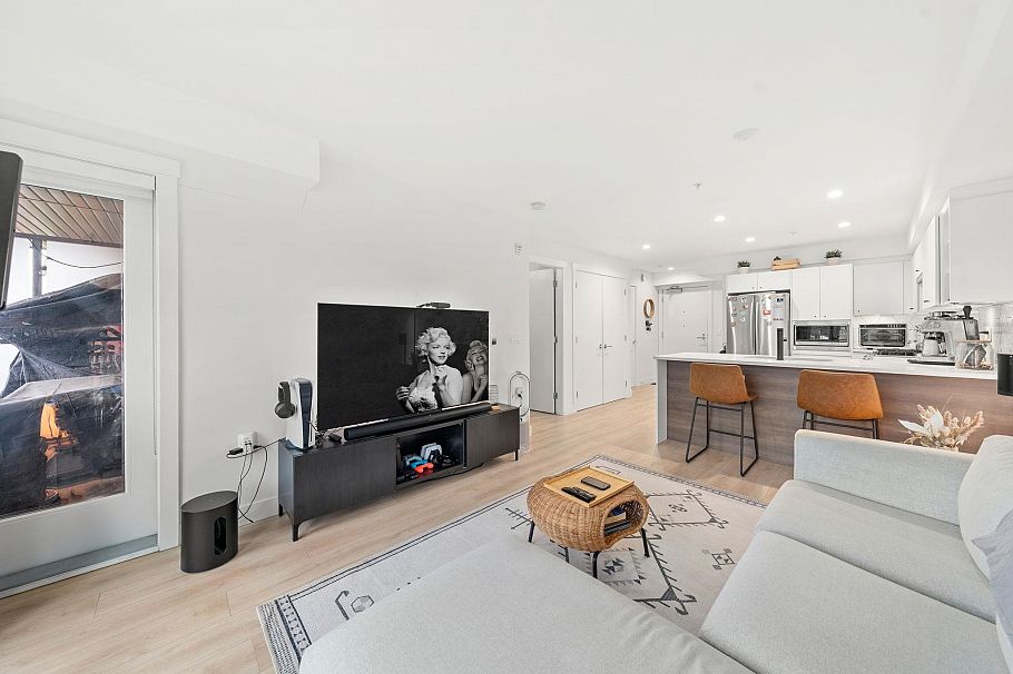 402 1519 Crown Street Vancouver, BC - 4