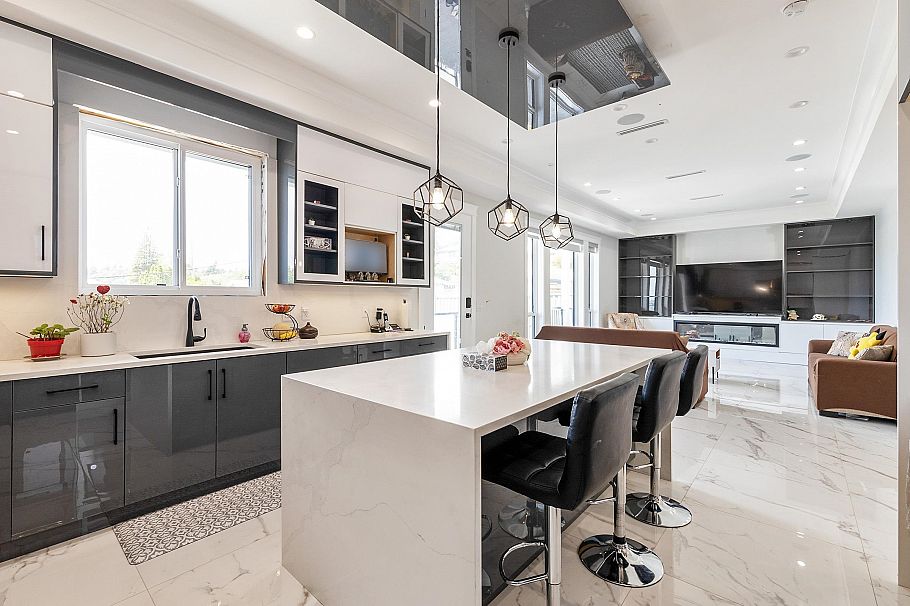 8007 Bradley Avenue Burnaby, BC - 13