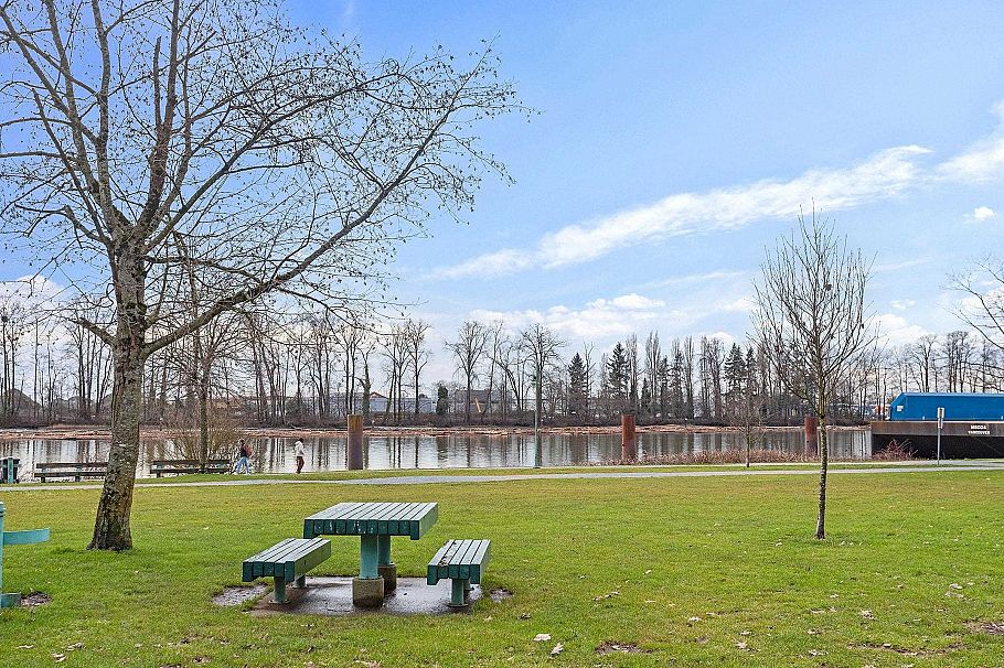 28 2723 E Kent Avenue North Vancouver, BC - 38