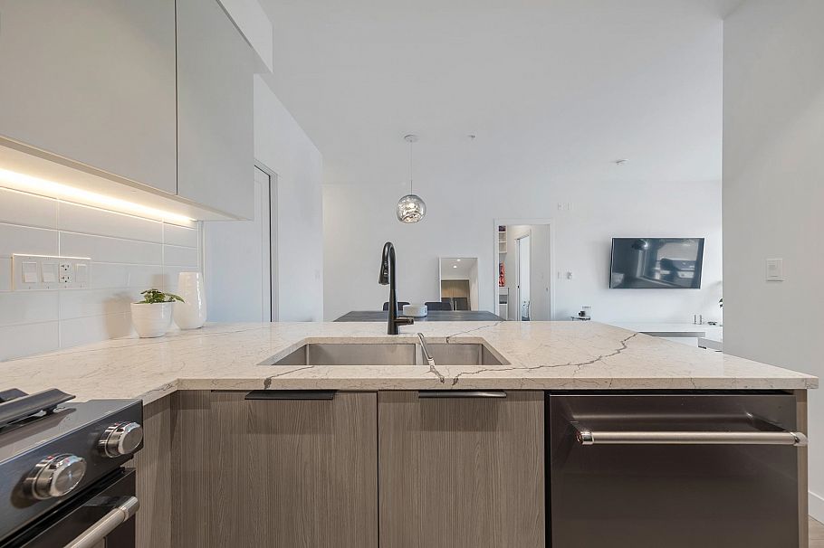 404 2408 Grant Street Vancouver, BC - 6