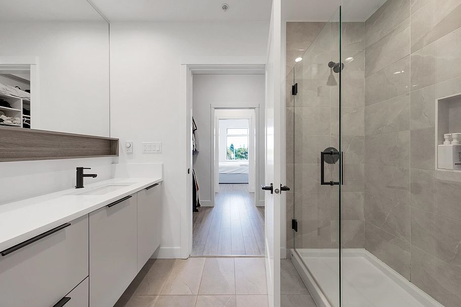 404 2408 Grant Street Vancouver, BC - 25