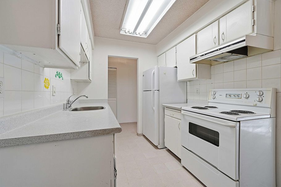 215 3150 Prince Edward Street Vancouver, BC - 9