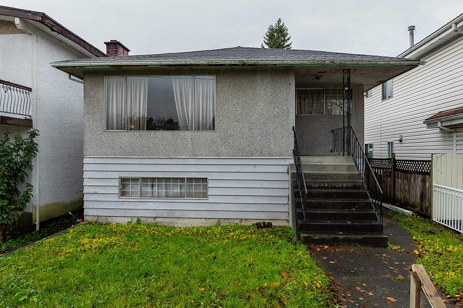 2044 E 22nd Avenue Vancouver, BC - 1