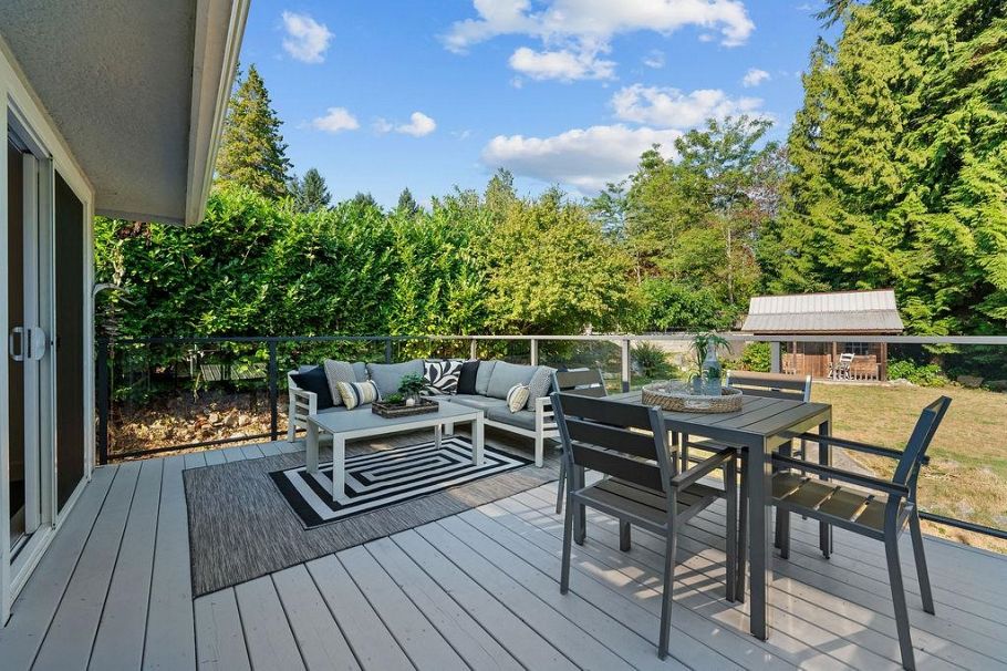 814 Plymouth Drive North Vancouver, BC - 12