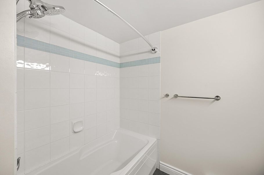 206 688 E 16th Avenue Vancouver, BC - 23