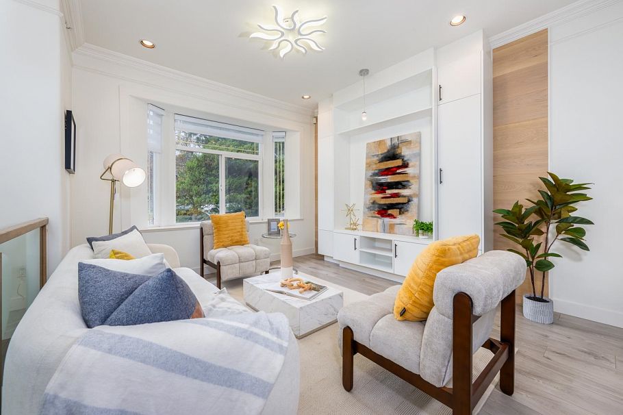 748 E 62nd Avenue Vancouver, BC - 1