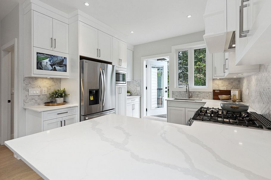 1330 W 15th Street North Vancouver, BC - 8