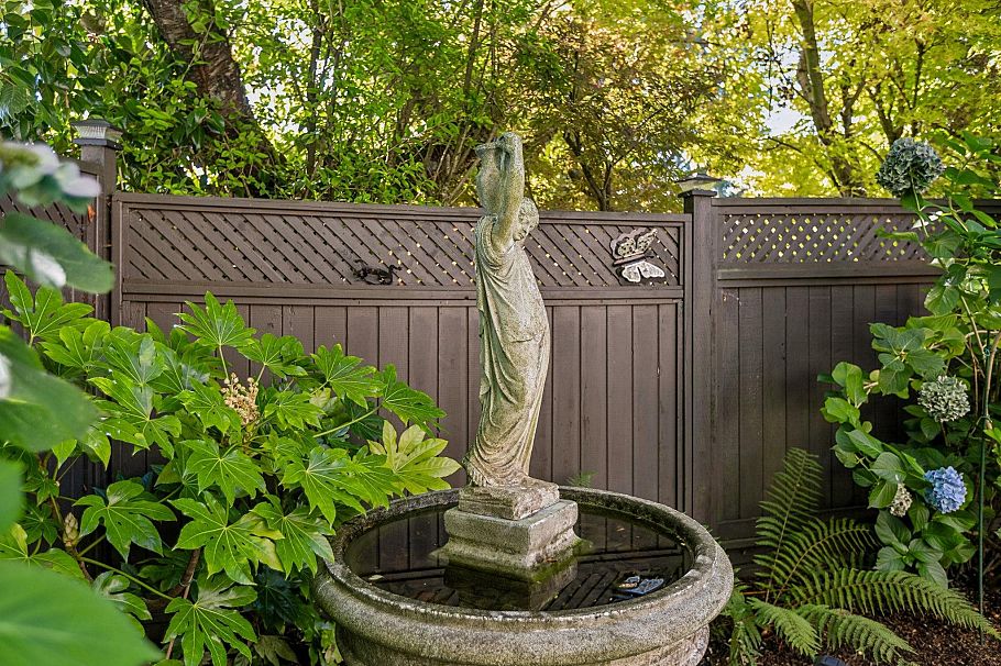 2890 Tempe Knoll Drive North Vancouver, BC - 32