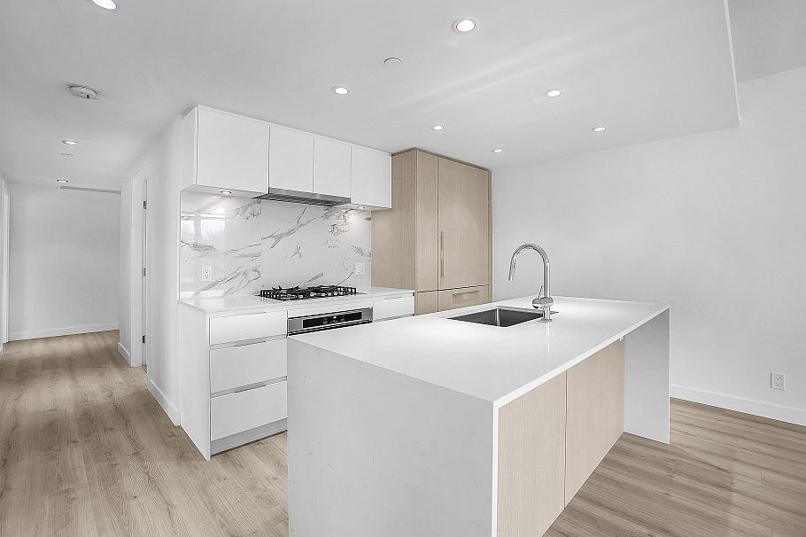 602 1500 Fern Street North Vancouver, BC - 17