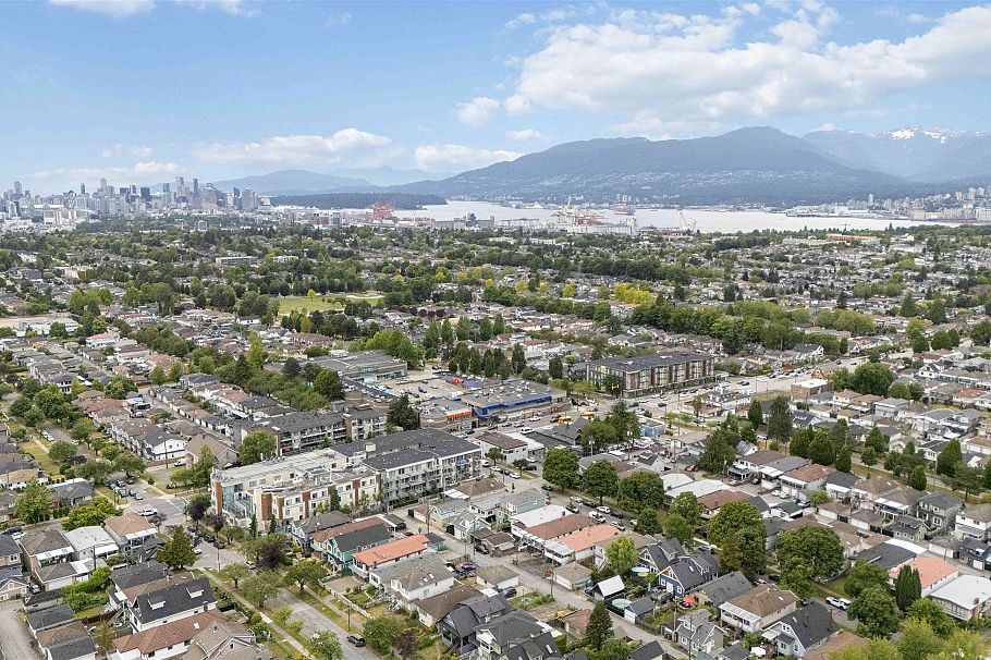 PH8 1838 Renfrew Street Vancouver, BC - 35