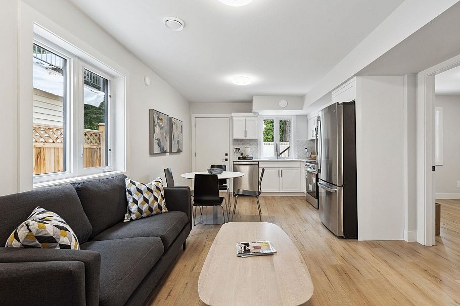 1330 W 15th Street North Vancouver, BC - 14