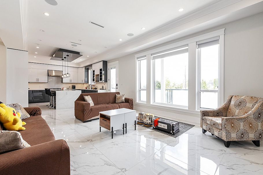 8007 Bradley Avenue Burnaby, BC - 10