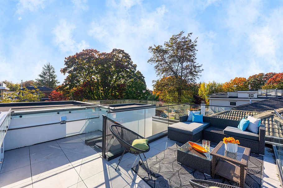 3711 W 24th Avenue Vancouver, BC - 38