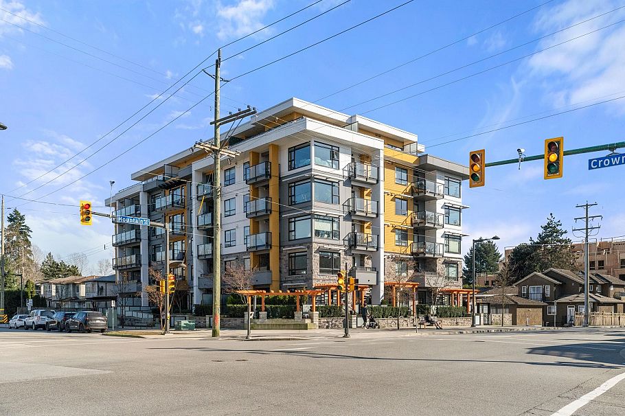 402 1519 Crown Street Vancouver, BC - 1
