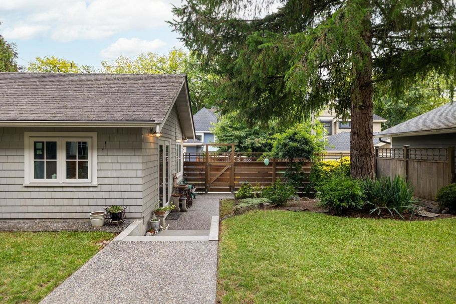 3336 W 38th Avenue Vancouver, BC - 35