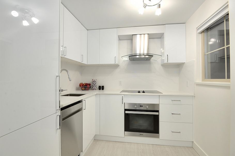 1604 121 W 15th Street North Vancouver, BC - 5