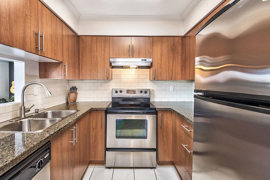 305 235 W 4th Street North Vancouver, BC - 11