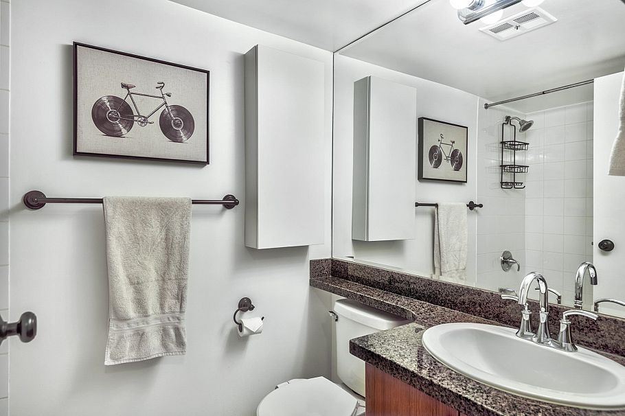 305 235 W 4th Street North Vancouver, BC - 17