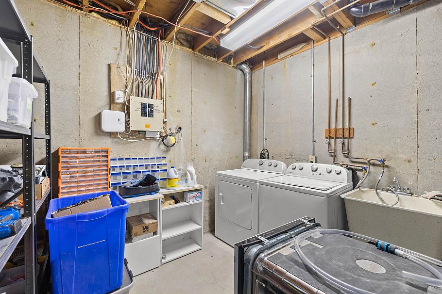 1998 Purcell Way North Vancouver, BC - 30