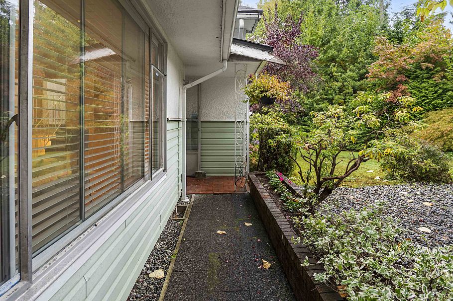 651 Kerry Place North Vancouver, BC - 27