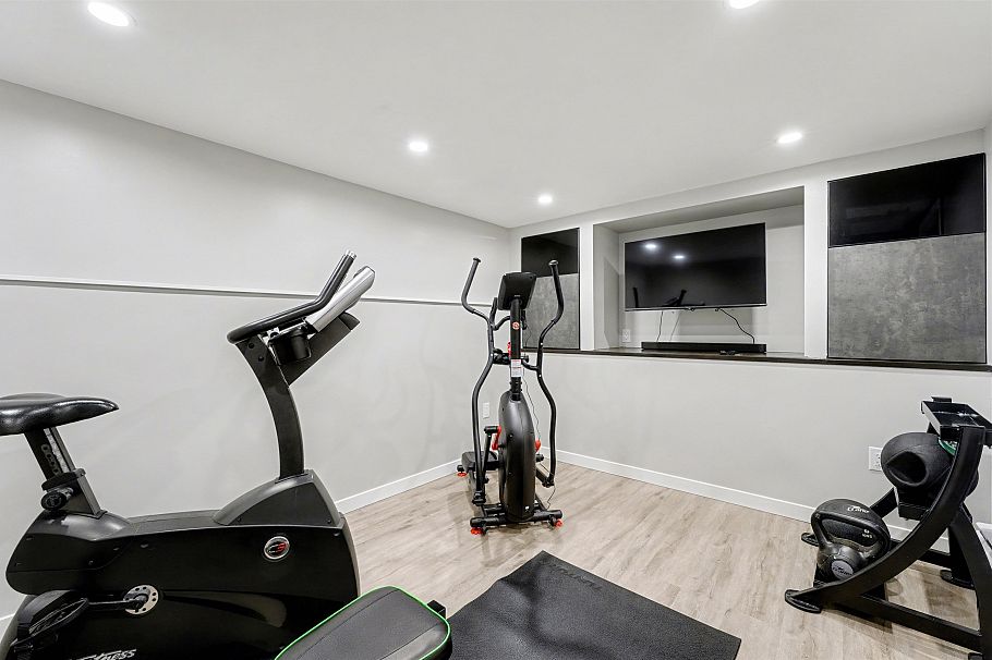 2890 Tempe Knoll Drive North Vancouver, BC - 24