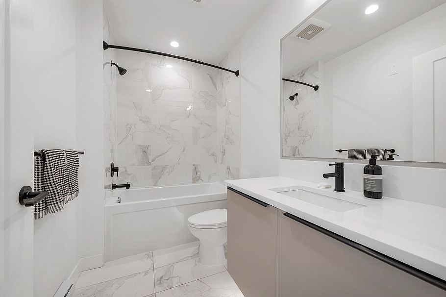 404 2408 Grant Street Vancouver, BC - 30