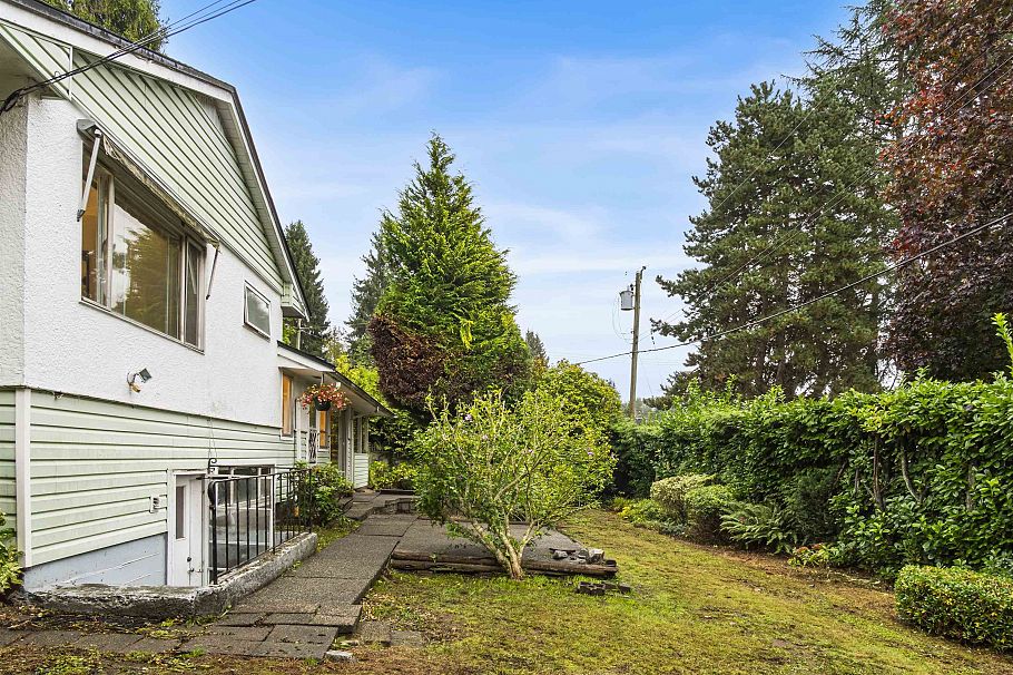 651 Kerry Place North Vancouver, BC - 30